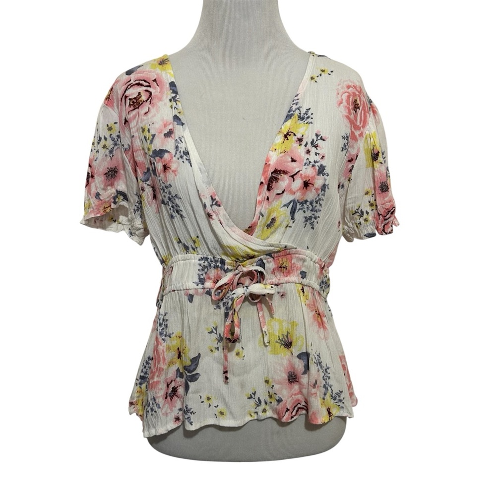 5/$30 🎈 Derek heart medium floral v-neck top
